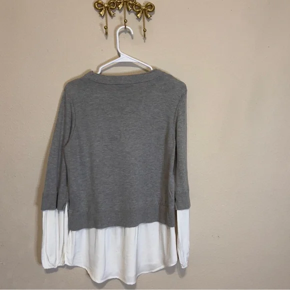 Simply Vera Vera Wang Gray and White Layered Blouse. Size M - Picture 5 of 7